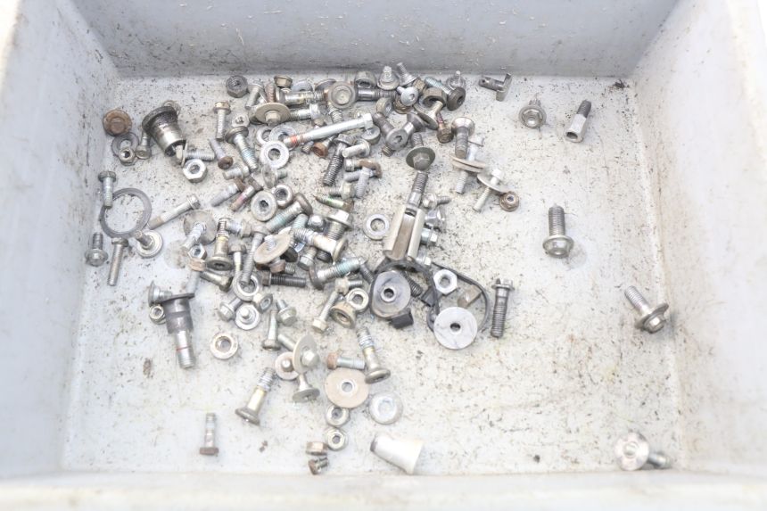 photo de ZAK SCHROEVEN EN BEVESTIGINGSMATERIAAL HONDA CRF CR-F 450 (2005 - 2008) - Hoofdaanzicht