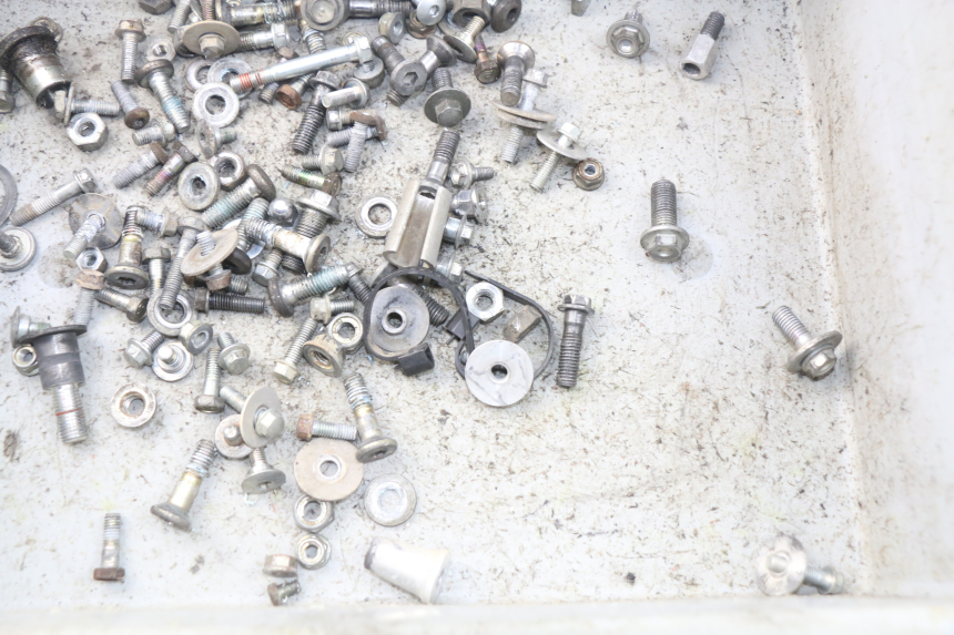 photo de ZAK SCHROEVEN EN BEVESTIGINGSMATERIAAL HONDA CRF CR-F 450 (2005 - 2008) - Andere kijkhoek