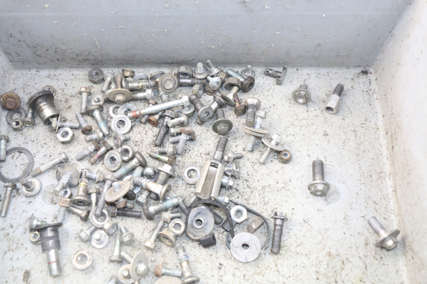 photo de ZAK SCHROEVEN EN BEVESTIGINGSMATERIAAL HONDA CRF CR-F 450 (2005 - 2008) - Technische close-up