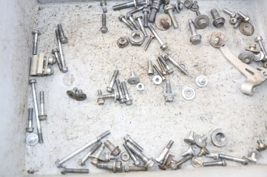 photo de ZAK SCHROEVEN EN BEVESTIGINGSMATERIAAL HONDA CRF CR-F 450 (2005 - 2008) - Detail van het onderdeel