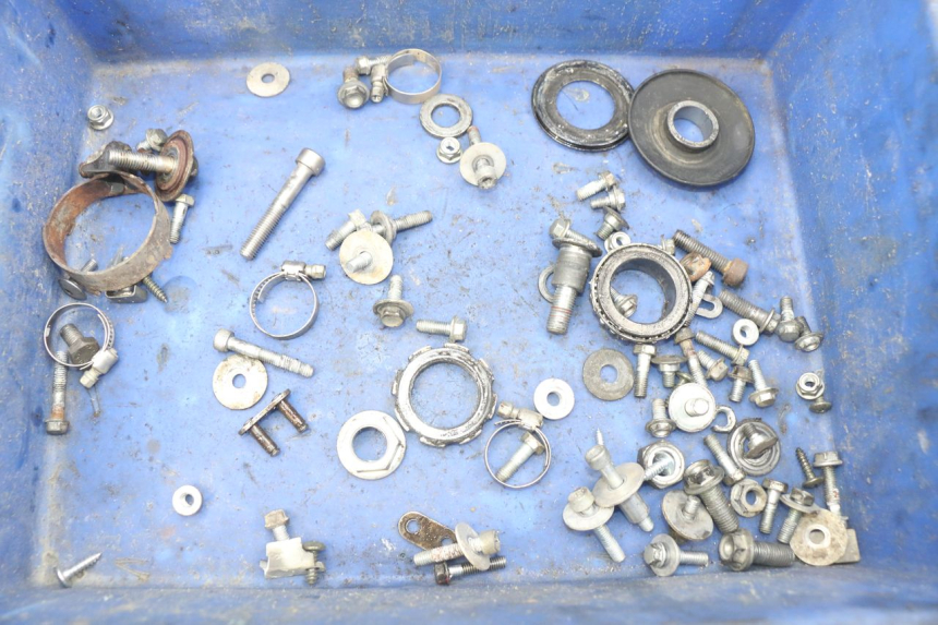 photo de ZAK SCHROEVEN EN BEVESTIGINGSMATERIAAL HONDA CRF CR-F 450 (2005 - 2008) - Detail van het onderdeel