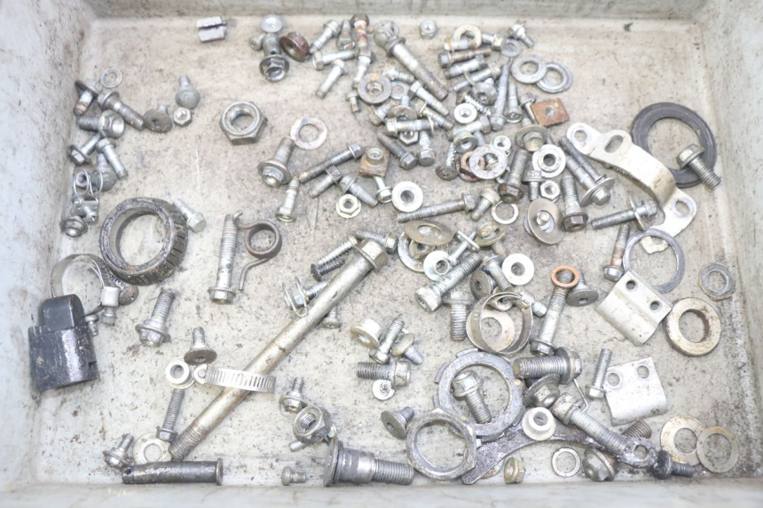 photo de ZAK SCHROEVEN EN BEVESTIGINGSMATERIAAL HONDA CRF CR-F 450 (2009 - 2012) - Detail van het onderdeel