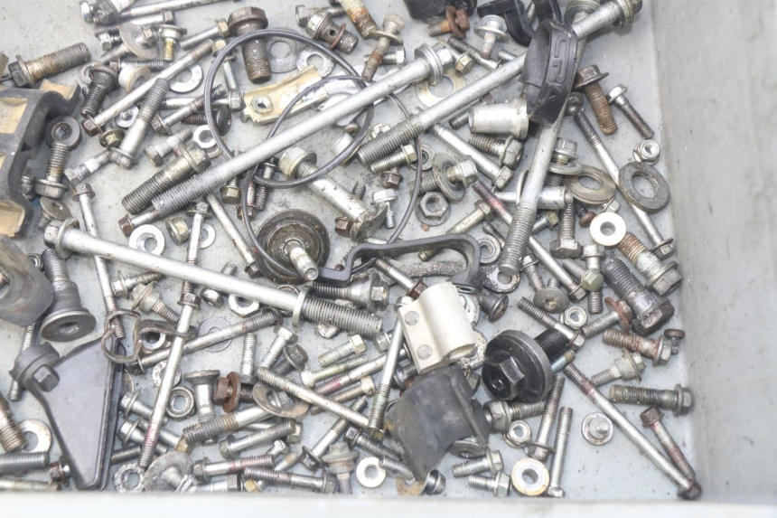 photo de ZAK SCHROEVEN EN BEVESTIGINGSMATERIAAL HONDA CRF 250 (2016 - 2017) - Detail van het onderdeel