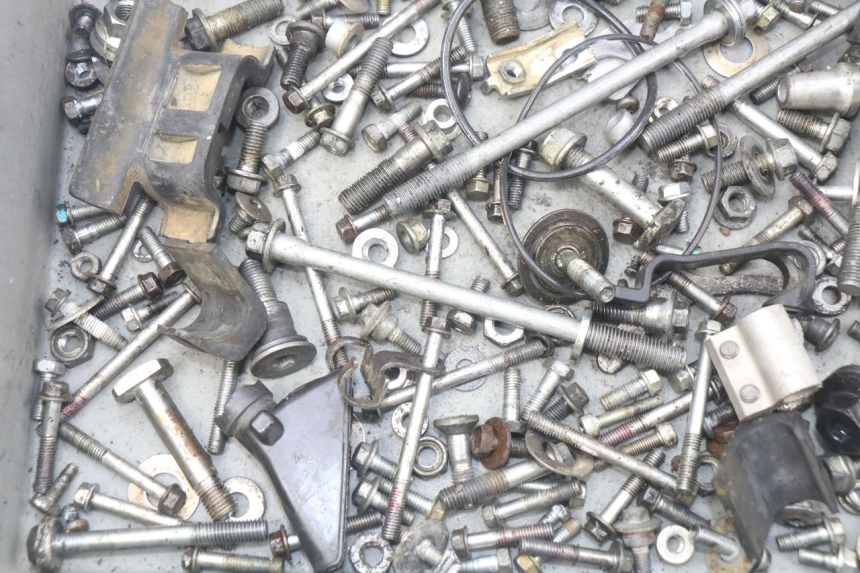 photo de ZAK SCHROEVEN EN BEVESTIGINGSMATERIAAL HONDA CRF 250 (2016 - 2017) - Zoom op gebruiksstaat