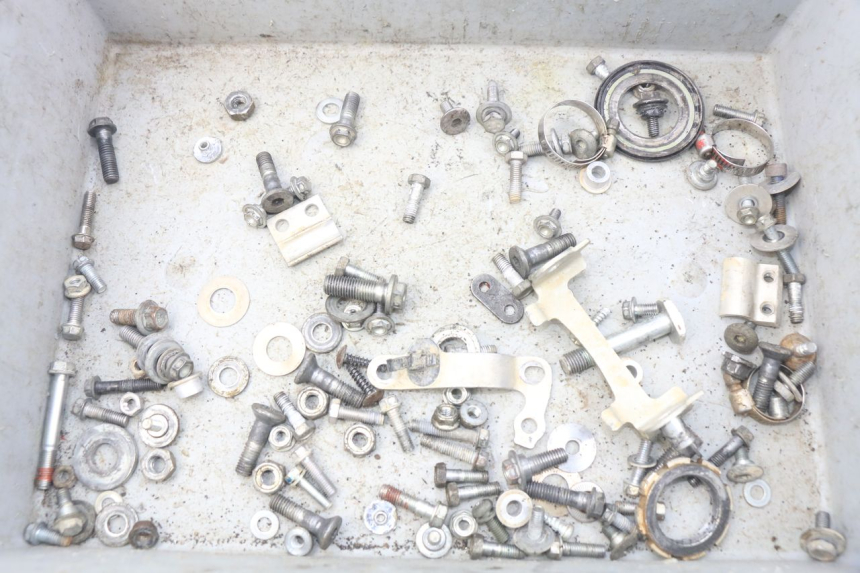 photo de ZAK SCHROEVEN EN BEVESTIGINGSMATERIAAL HONDA CRF 250 (2013 - 2016) - Detail van het onderdeel