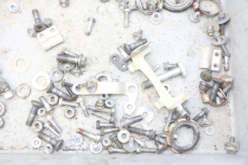 photo de ZAK SCHROEVEN EN BEVESTIGINGSMATERIAAL HONDA CRF 250 (2013 - 2016) - Zoom op gebruiksstaat