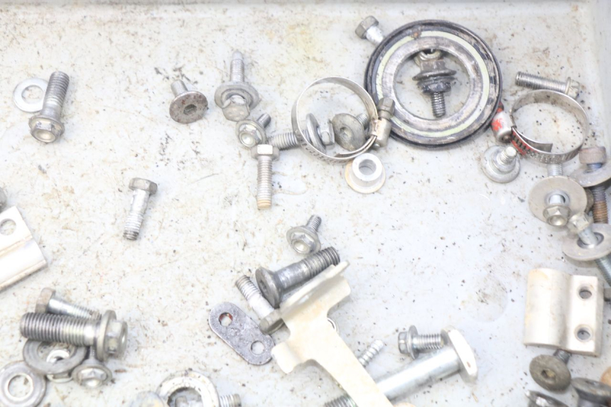 photo de ZAK SCHROEVEN EN BEVESTIGINGSMATERIAAL HONDA CRF 250 (2013 - 2016) - Andere kijkhoek