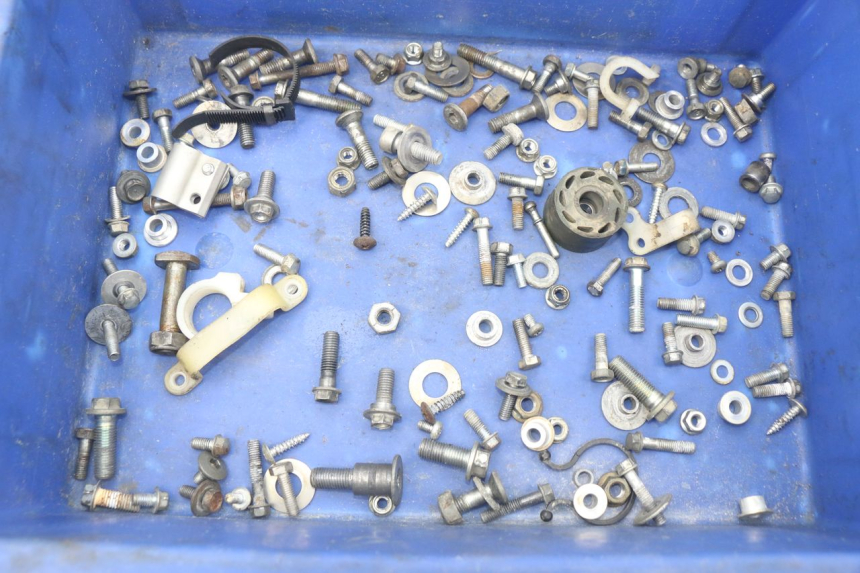 photo de ZAK SCHROEVEN EN BEVESTIGINGSMATERIAAL HONDA CRF 250 (2010 - 2013) - Detail van het onderdeel