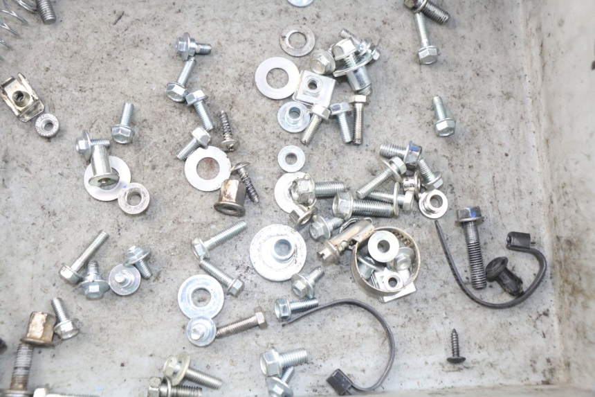 photo de ZAK SCHROEVEN EN BEVESTIGINGSMATERIAAL HONDA CRF-F CRF F 110 (2019 - 2022) - Zoom op gebruiksstaat