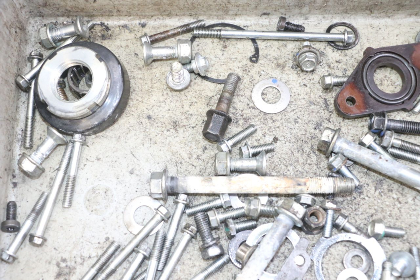 photo de ZAK SCHROEVEN EN BEVESTIGINGSMATERIAAL HONDA CRF-F CRF F 110 (2019 - 2022) - Zoom op gebruiksstaat