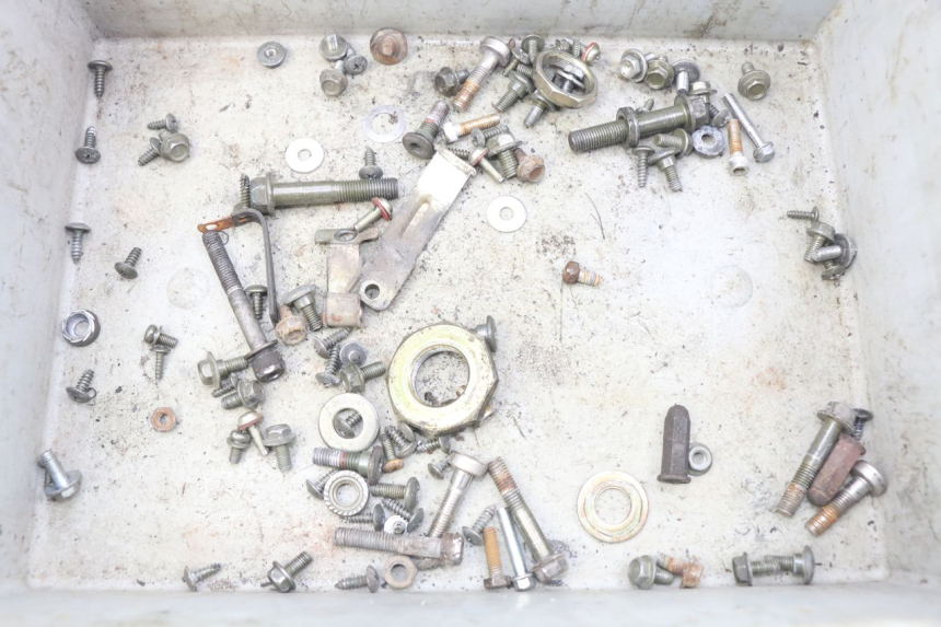 photo de ZAK SCHROEVEN EN BEVESTIGINGSMATERIAAL SYM CROX 4T 50 (2016 - 2023) - Detail van het onderdeel