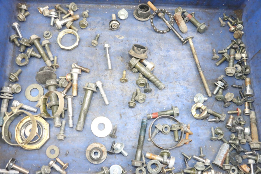 photo de ZAK SCHROEVEN EN BEVESTIGINGSMATERIAAL SYM CROX 4T 50 (2016 - 2023) - Detail van het onderdeel