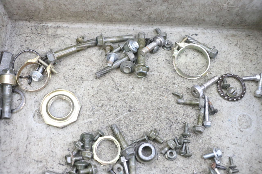 photo de ZAK SCHROEVEN EN BEVESTIGINGSMATERIAAL SYM CROX 4T 50 (2016 - 2023) - Detail van het onderdeel