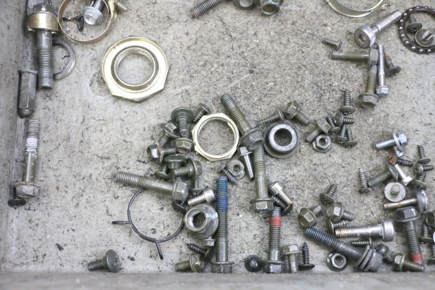 photo de ZAK SCHROEVEN EN BEVESTIGINGSMATERIAAL SYM CROX 4T 50 (2016 - 2023) - Zoom op gebruiksstaat