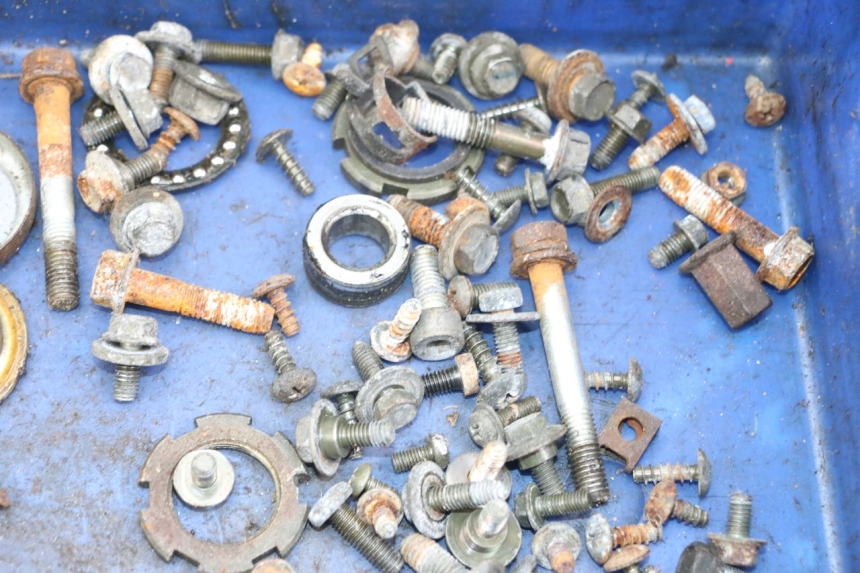 photo de ZAK SCHROEVEN EN BEVESTIGINGSMATERIAAL YAMAHA CYGNUS X 125 (2004 - 2007) - Zoom op gebruiksstaat