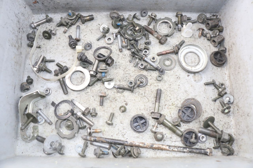 photo de ZAK SCHROEVEN EN BEVESTIGINGSMATERIAAL YAMAHA CYGNUS X INJECTION 125 (2007 - 2013) - Hoofdaanzicht