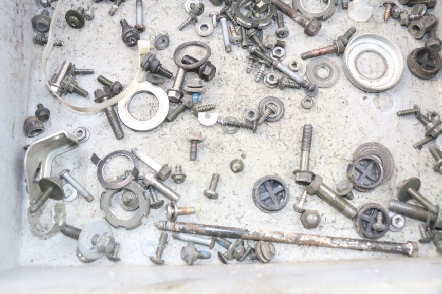 photo de ZAK SCHROEVEN EN BEVESTIGINGSMATERIAAL YAMAHA CYGNUS X INJECTION 125 (2007 - 2013) - Detail van het onderdeel