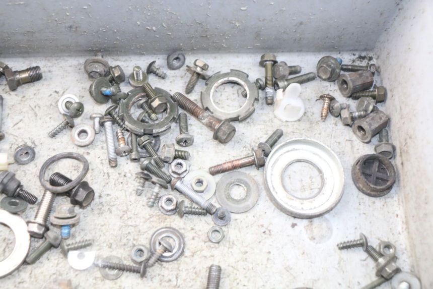 photo de ZAK SCHROEVEN EN BEVESTIGINGSMATERIAAL YAMAHA CYGNUS X INJECTION 125 (2007 - 2013) - Zoom op gebruiksstaat