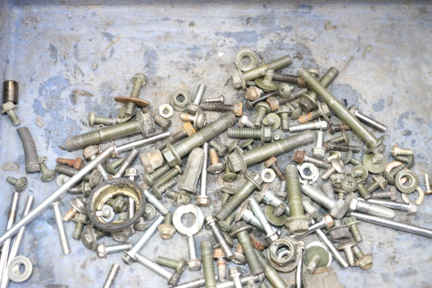 photo de ZAK SCHROEVEN EN BEVESTIGINGSMATERIAAL DAELIM BESBI 125 (2007 - 2008) - Detail van het onderdeel