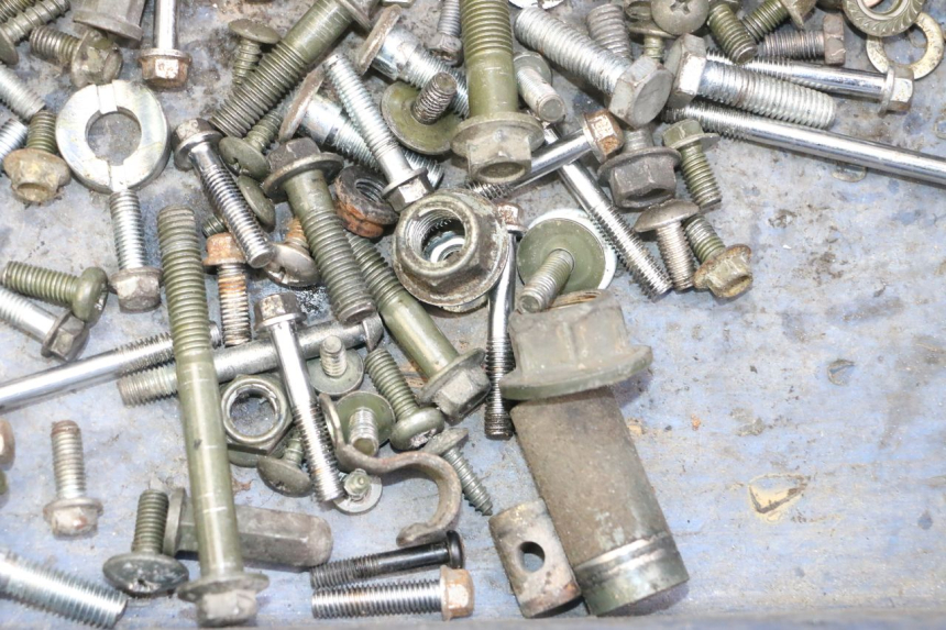 photo de ZAK SCHROEVEN EN BEVESTIGINGSMATERIAAL DAELIM BESBI 125 (2007 - 2008) - Zoom op gebruiksstaat