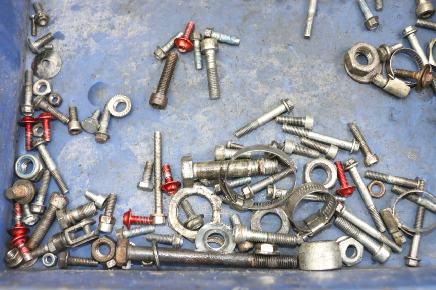 photo de ZAK SCHROEVEN EN BEVESTIGINGSMATERIAAL DERBI SENDA SM DRD X-TREME 50 (2011 - 2017) - Zoom op gebruiksstaat