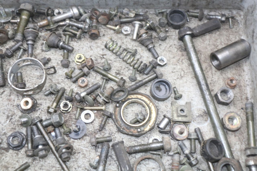 photo de ZAK SCHROEVEN EN BEVESTIGINGSMATERIAAL KYMCO DINK 4T 50 (2007 - 2018) - Zoom op gebruiksstaat