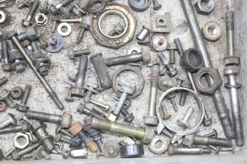 photo de ZAK SCHROEVEN EN BEVESTIGINGSMATERIAAL KYMCO DINK 4T 50 (2007 - 2018) - Technische close-up