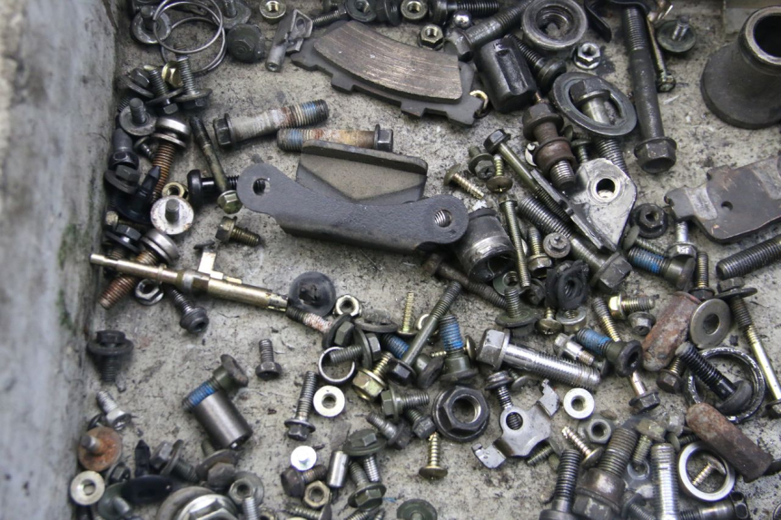 photo de ZAK SCHROEVEN EN BEVESTIGINGSMATERIAAL KYMCO DINK STREET 125 (2009 - 2014) - Zoom op gebruiksstaat