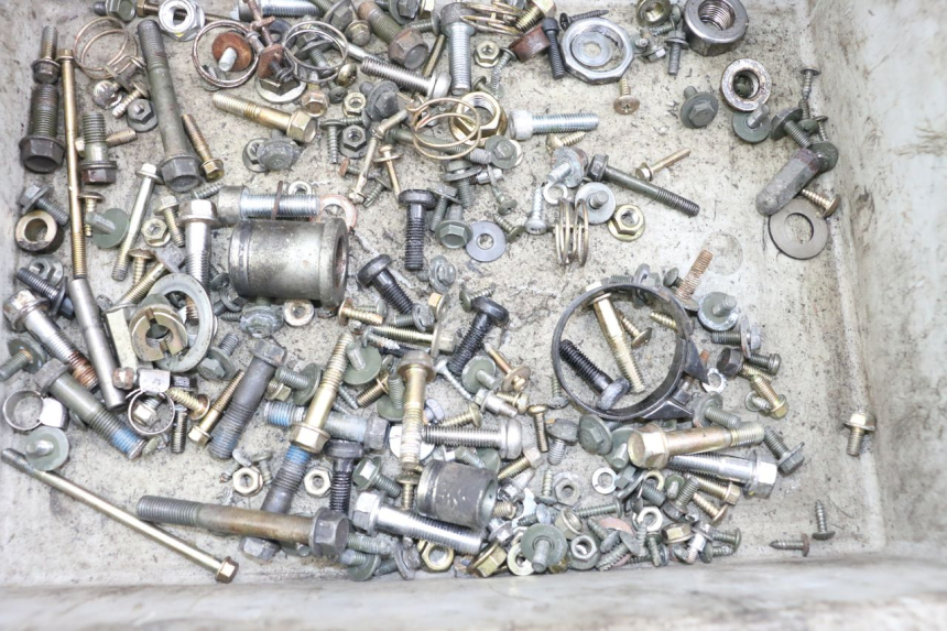 photo de ZAK SCHROEVEN EN BEVESTIGINGSMATERIAAL KYMCO DINK STREET 125 (2009 - 2014) - Detail van het onderdeel