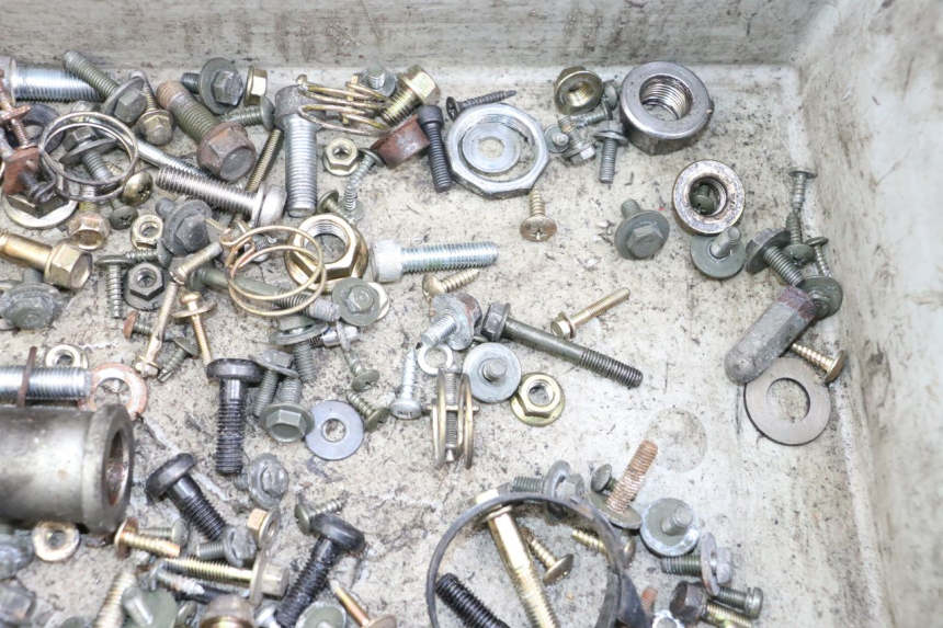 photo de ZAK SCHROEVEN EN BEVESTIGINGSMATERIAAL KYMCO DINK STREET 125 (2009 - 2014) - Andere kijkhoek