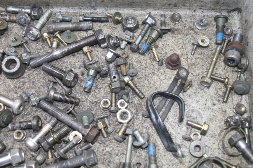 photo de ZAK SCHROEVEN EN BEVESTIGINGSMATERIAAL KYMCO DINK STREET 125 (2009 - 2014) - Zoom op gebruiksstaat