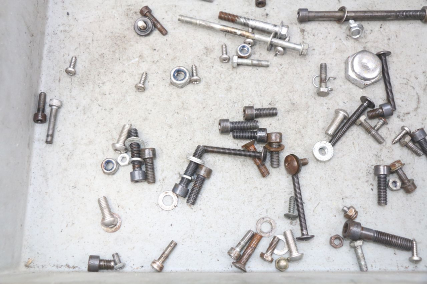 photo de ZAK SCHROEVEN EN BEVESTIGINGSMATERIAAL LONCIN DIRT BIKE 125 - Detail van het onderdeel