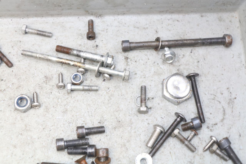 photo de ZAK SCHROEVEN EN BEVESTIGINGSMATERIAAL LONCIN DIRT BIKE 125 - Andere kijkhoek