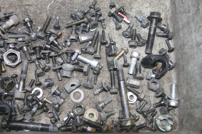 photo de ZAK SCHROEVEN EN BEVESTIGINGSMATERIAAL PEUGEOT DJANGO 4T 50 (2014 - 2019) - Zoom op gebruiksstaat