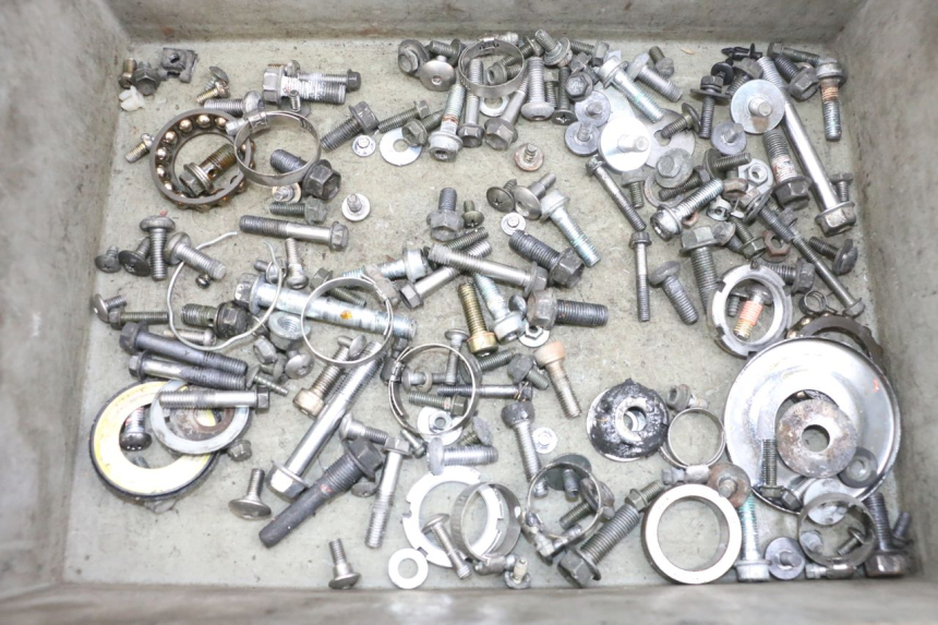 photo de ZAK SCHROEVEN EN BEVESTIGINGSMATERIAAL SUZUKI DL V STROM 1000 (2002 - 2007) - Hoofdaanzicht