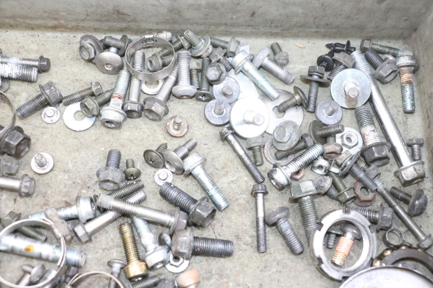 photo de ZAK SCHROEVEN EN BEVESTIGINGSMATERIAAL SUZUKI DL V STROM 1000 (2002 - 2007) - Overzicht