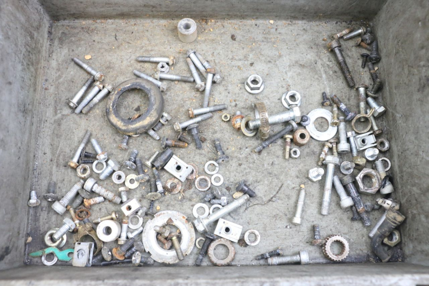 photo de ZAK SCHROEVEN EN BEVESTIGINGSMATERIAAL GILERA DNA 50 (2000 - 2007) - Hoofdaanzicht