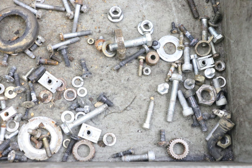 photo de ZAK SCHROEVEN EN BEVESTIGINGSMATERIAAL GILERA DNA 50 (2000 - 2007) - Zoom op gebruiksstaat