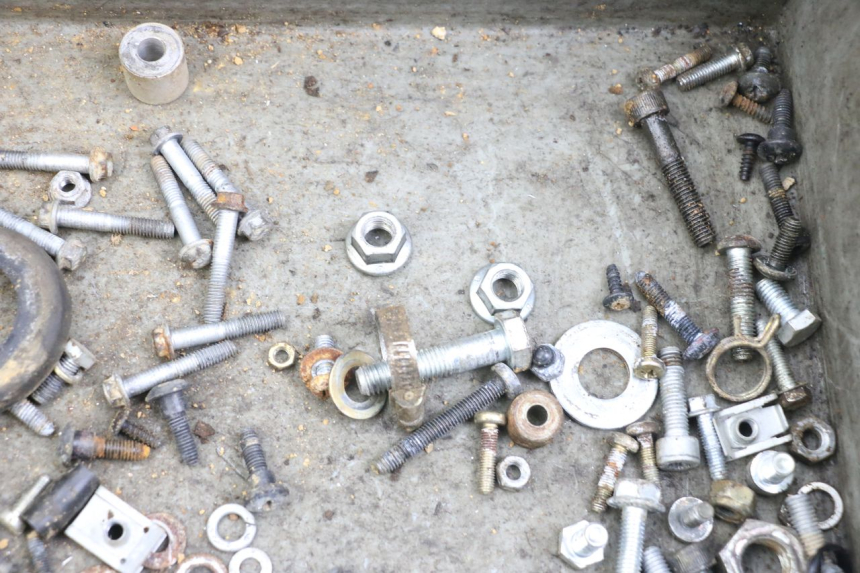 photo de ZAK SCHROEVEN EN BEVESTIGINGSMATERIAAL GILERA DNA 50 (2000 - 2007) - Andere kijkhoek