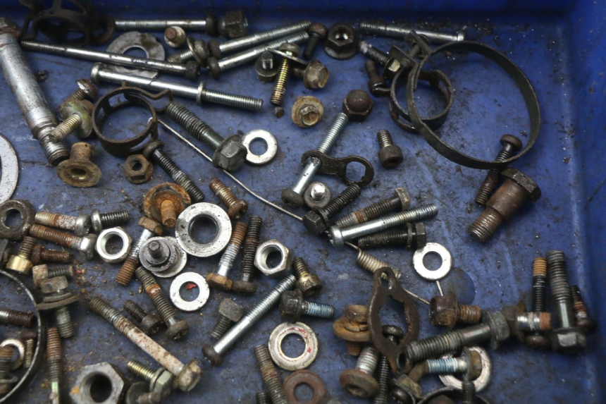 photo de ZAK SCHROEVEN EN BEVESTIGINGSMATERIAAL YAMAHA DTLC 125 (1982 - 1987) - Zoom op gebruiksstaat