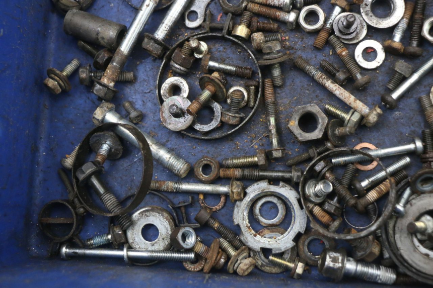 photo de ZAK SCHROEVEN EN BEVESTIGINGSMATERIAAL YAMAHA DTLC 125 (1982 - 1987) - Andere kijkhoek