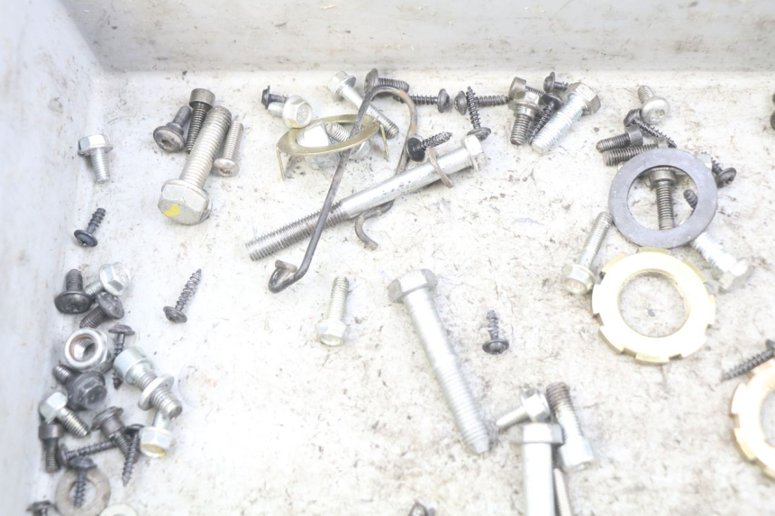 photo de ZAK SCHROEVEN EN BEVESTIGINGSMATERIAAL PEUGEOT E-VIVACITY 1 (2012 - 2018) - Andere kijkhoek