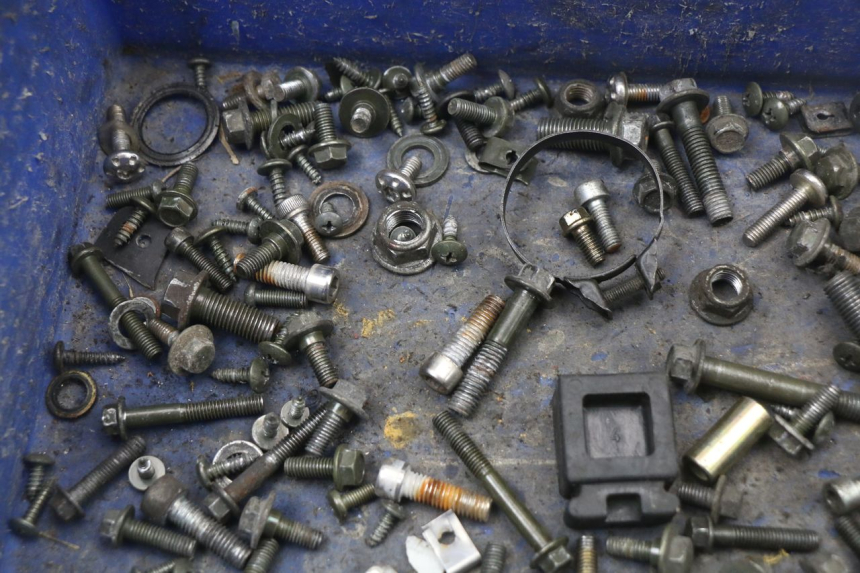 photo de ZAK SCHROEVEN EN BEVESTIGINGSMATERIAAL LONGJIA EASY MAX 125 (2020 - 2024) - Detail van het onderdeel