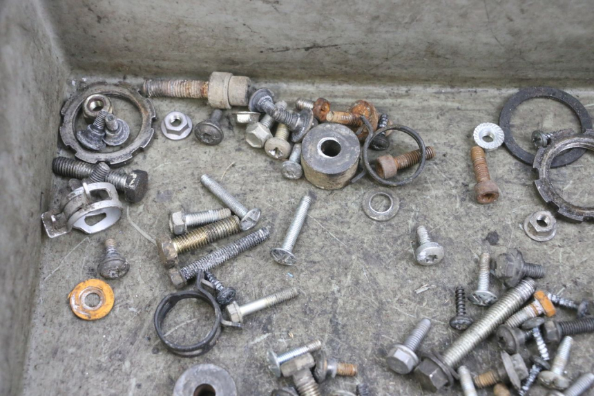 photo de ZAK SCHROEVEN EN BEVESTIGINGSMATERIAAL PEUGEOT ELYSEO 125 (1999 - 2004) - Andere kijkhoek