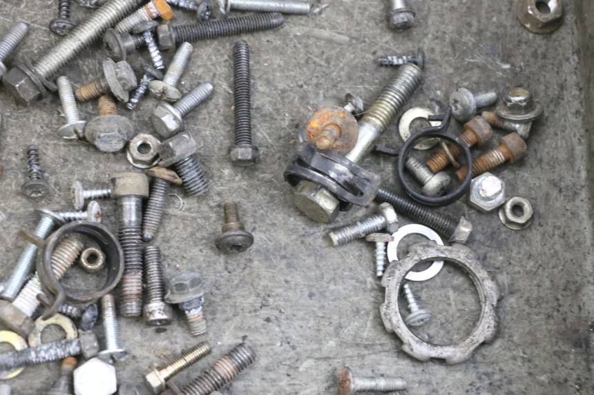 photo de ZAK SCHROEVEN EN BEVESTIGINGSMATERIAAL PEUGEOT ELYSEO 125 (1999 - 2004) - Overzicht