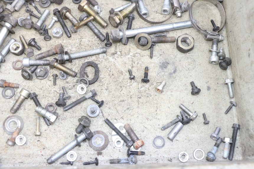 photo de ZAK SCHROEVEN EN BEVESTIGINGSMATERIAAL PEUGEOT ELYSTAR 125 (2002 - 2007) - Detail van het onderdeel