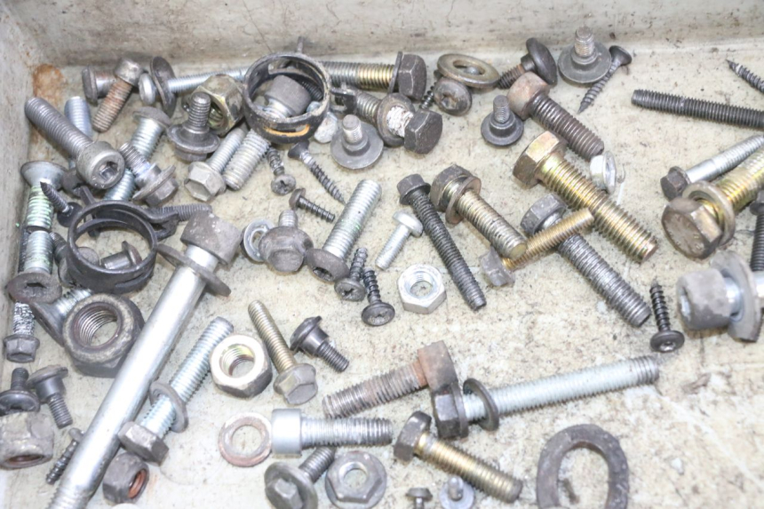 photo de ZAK SCHROEVEN EN BEVESTIGINGSMATERIAAL PEUGEOT ELYSTAR 125 (2002 - 2007) - Technische close-up