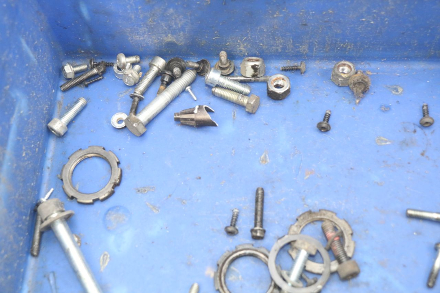 photo de ZAK SCHROEVEN EN BEVESTIGINGSMATERIAAL PEUGEOT ELYSTAR 50 (2002 - 2014) - Zoom op gebruiksstaat