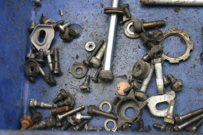 photo de ZAK SCHROEVEN EN BEVESTIGINGSMATERIAAL PEUGEOT ELYSTAR 50 (2002 - 2014) - Zoom op gebruiksstaat