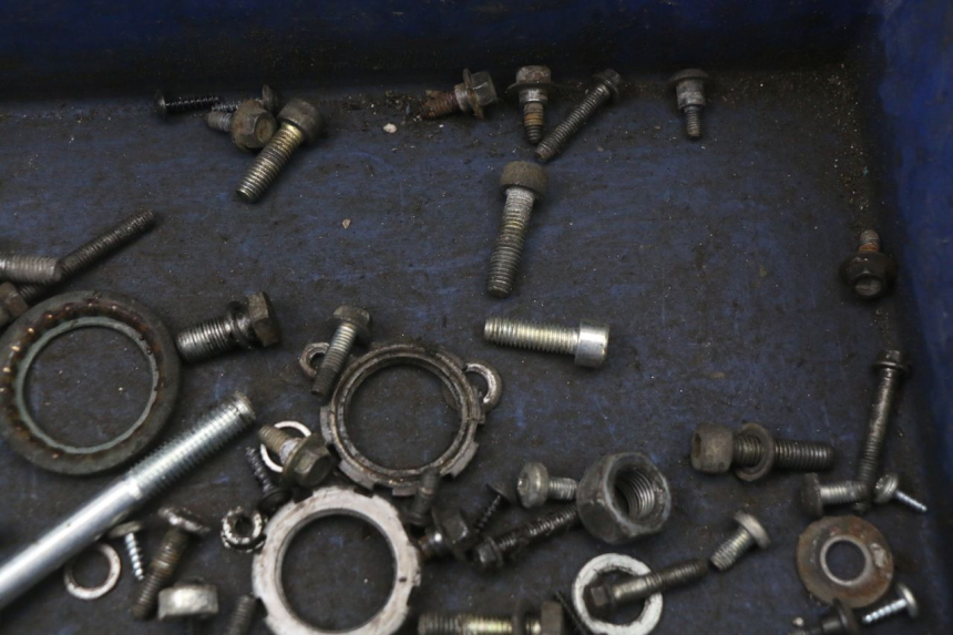 photo de ZAK SCHROEVEN EN BEVESTIGINGSMATERIAAL PEUGEOT ELYSTAR 50 (2002 - 2014) - Zoom op gebruiksstaat